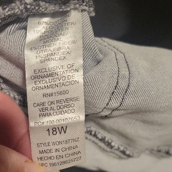 Democracy Women's Light Gray Cropped Jeans- Size 18 - Picture 3 of 9